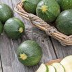 بذر کدو خورشتی گرد سبز روی میز