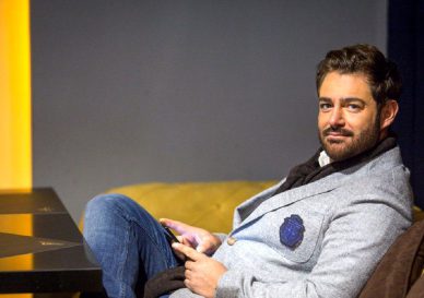 پیاده روی محمدرضا گلزار و آیسان خانوم تو دریاچه چیتگر | آقا با خانوم جوونش چه لباسای برندی ام پوشیدن